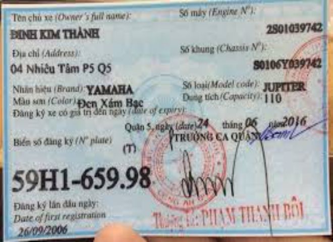 Mặt sau cavet xe máy Vay tiền bằng cavet xe máy