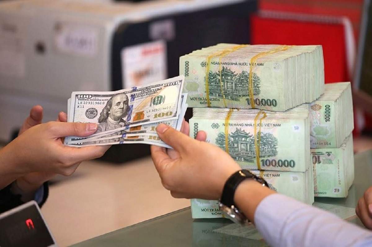 Phí đổi USD sang tiền Việt Nam là bao nhiêu?