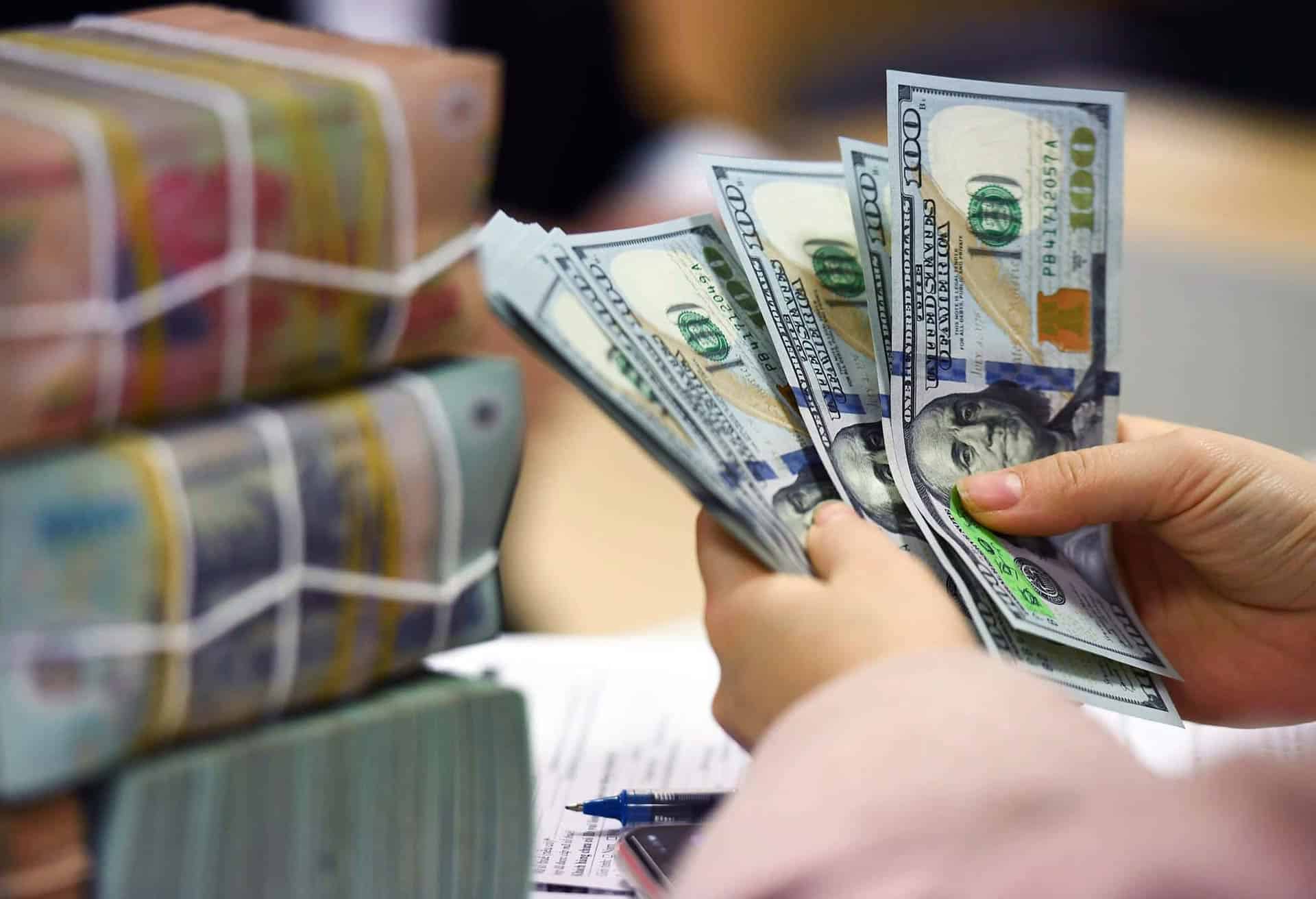 Sự tăng trưởng lượng tiền gửi USD tại các ngân hàng Việt Nam hiện nay