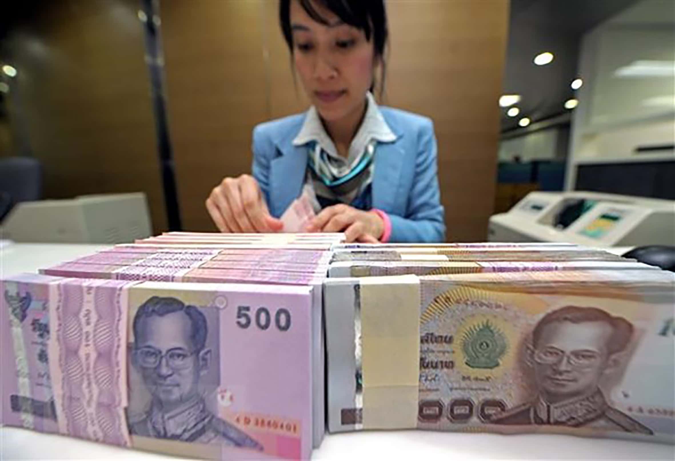 Những lưu ý nên biết khi đổi tiền Thái Lan