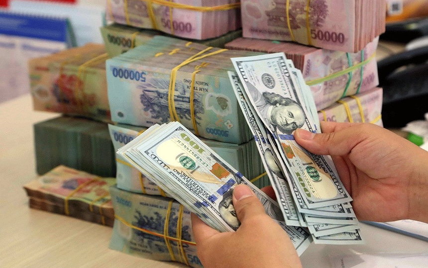 Kinh nghiệm nên biết khi đổi tiền USD sang tiền Việt Nam